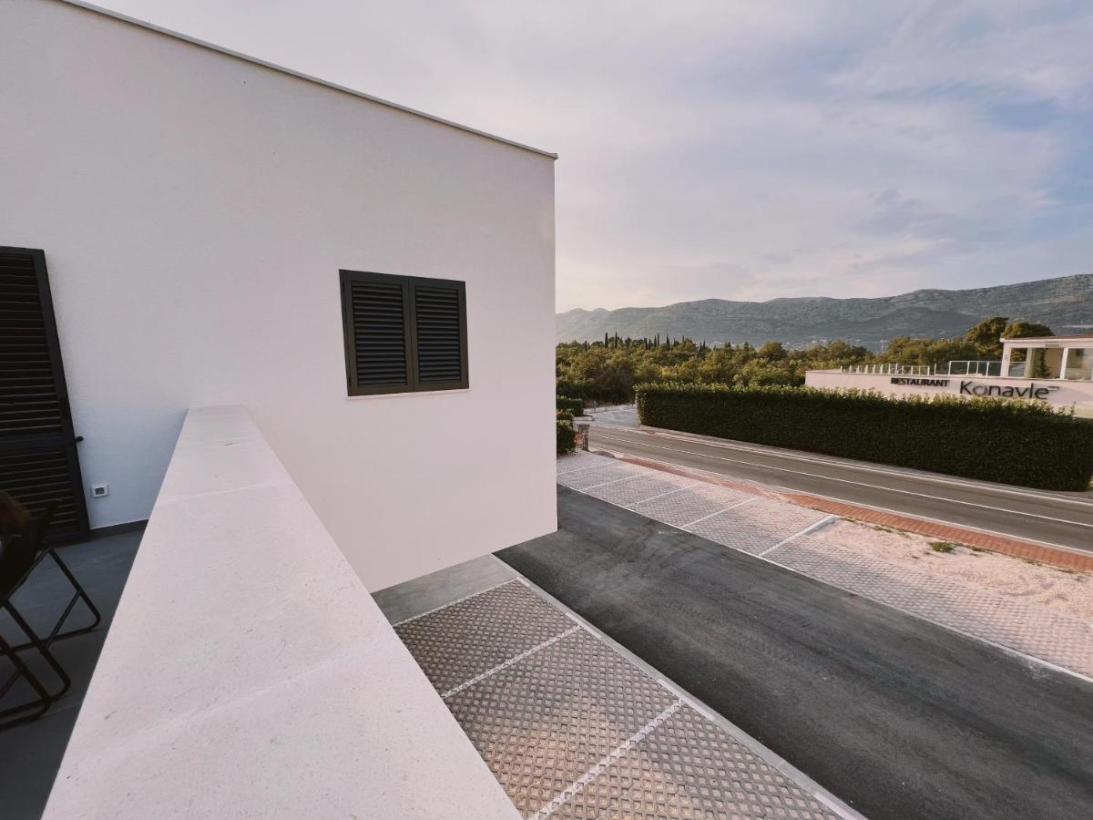 Dawn & Dusk - Modern Two Bedroom Apartment With Mountain Views Čilipi المظهر الخارجي الصورة