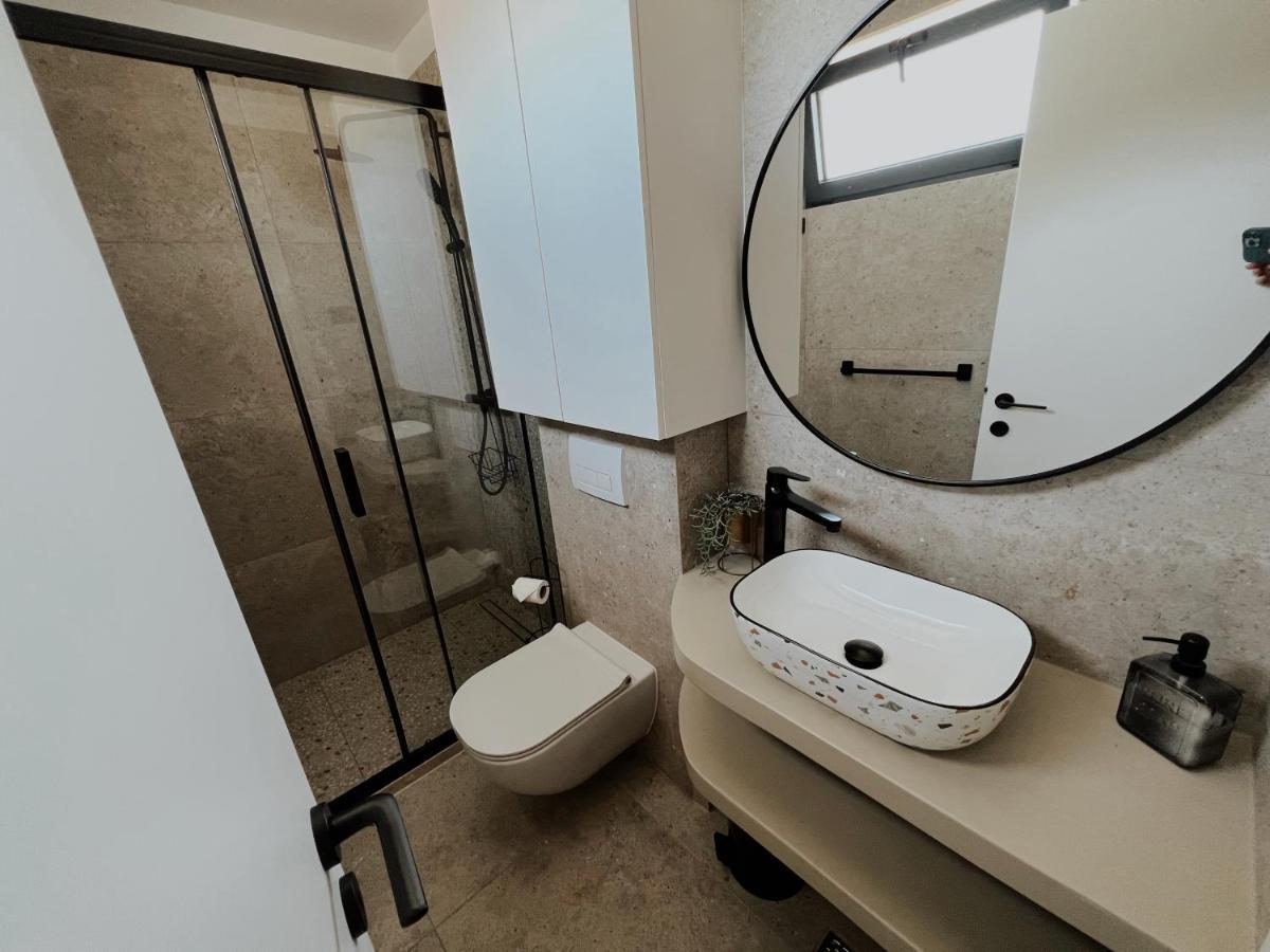 Dawn & Dusk - Modern Two Bedroom Apartment With Mountain Views Čilipi المظهر الخارجي الصورة