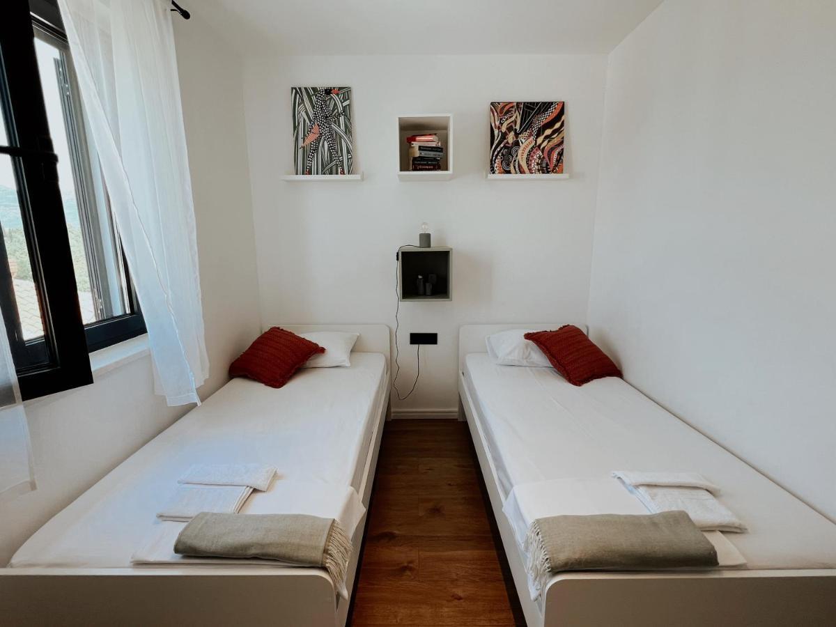 Dawn & Dusk - Modern Two Bedroom Apartment With Mountain Views Čilipi المظهر الخارجي الصورة